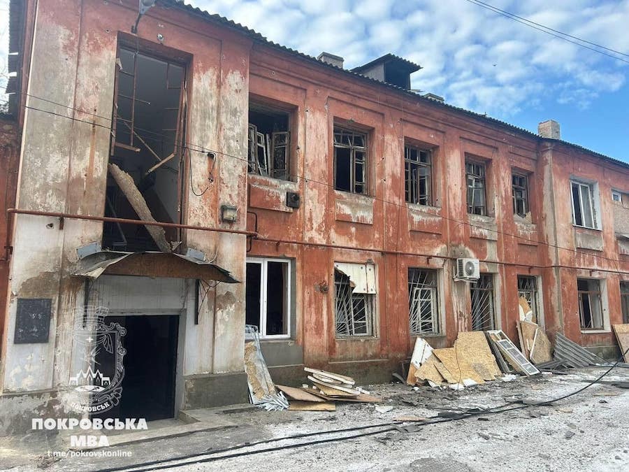 У Покровську показали наслідки нічного ракетного удару росіян