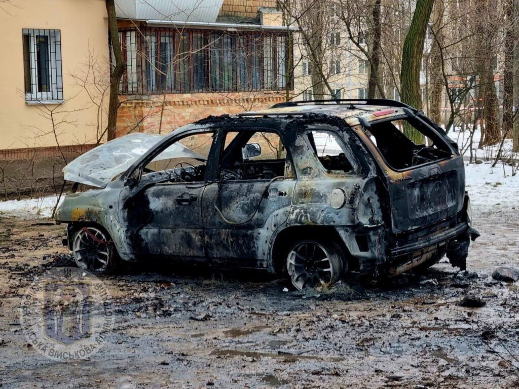 Поліція та рятувальники показали наслідки ракетної атаки по Києву