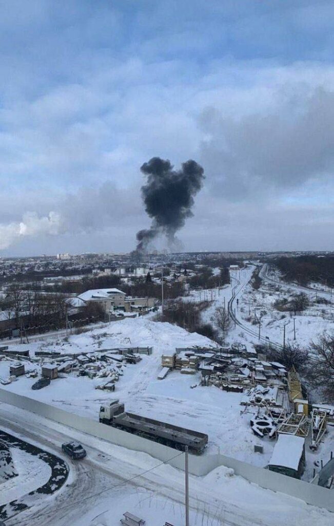 У російському Орлі дрони прилетіли на нафтобазу. Опубліковані фотографії наслідків