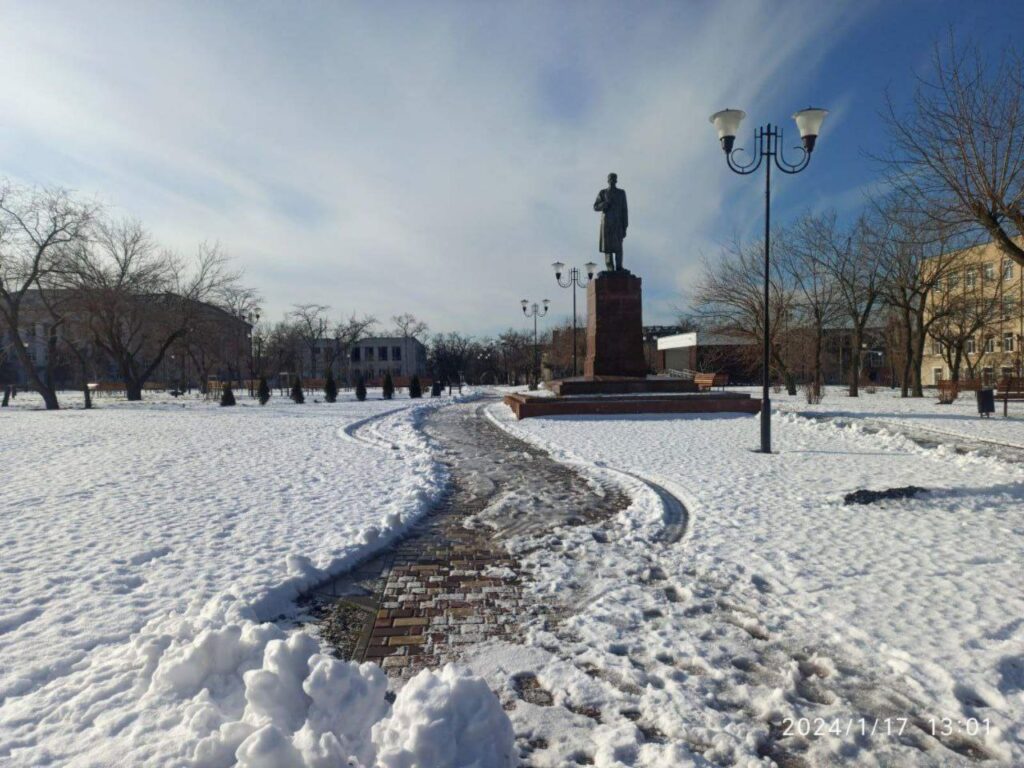 Порожні вулиці та потрощені вітрини. Опубліковані нові фотографії Сєвєродонецька