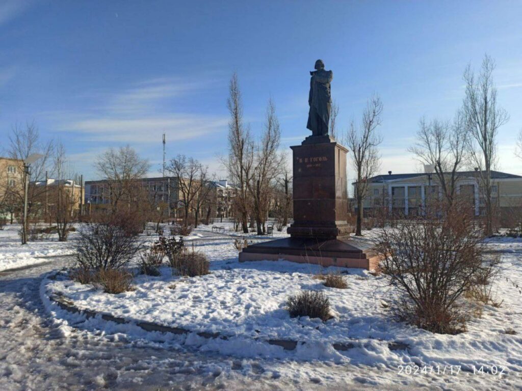 Порожні вулиці та потрощені вітрини. Опубліковані нові фотографії Сєвєродонецька