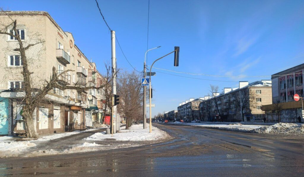 Порожні вулиці та потрощені вітрини. Опубліковані нові фотографії Сєвєродонецька