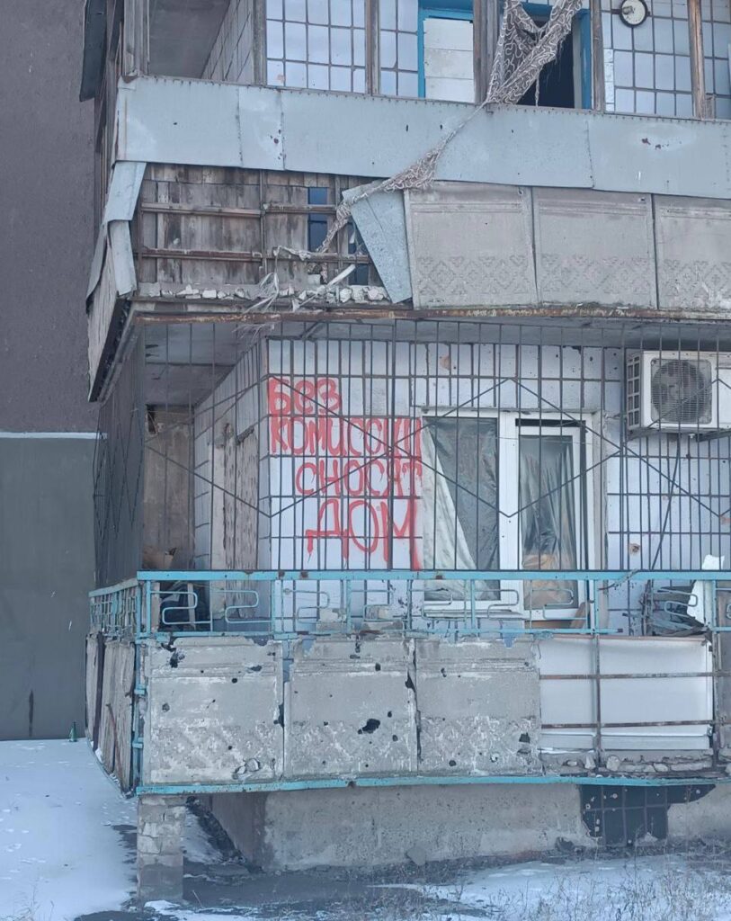У Маріуполі росіяни відключили комунікації в одному з будинків і намагаються вижити звідти людей