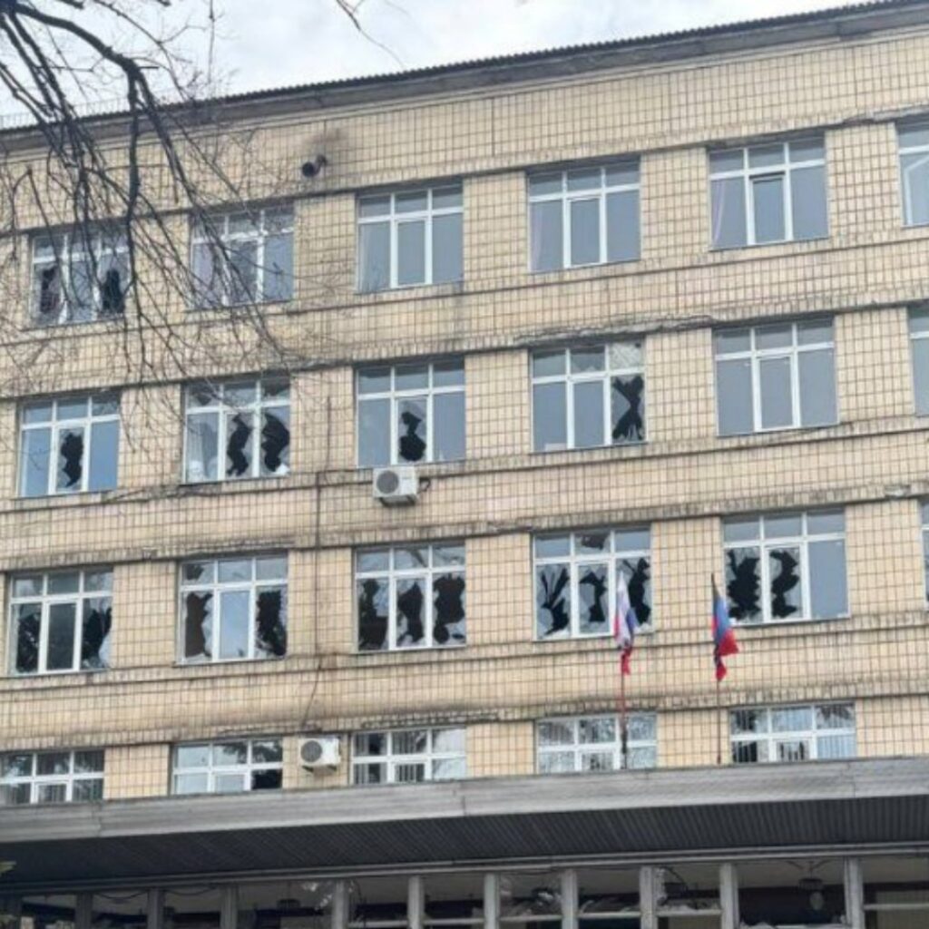 Обстріл Донецька. Місцеві жителі повідомляють про загиблих та публікують відео наслідків