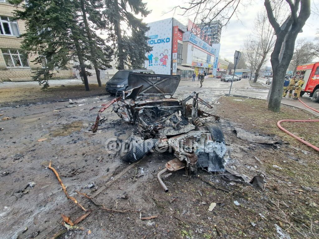 Обстріл Донецька. Місцеві жителі повідомляють про загиблих та публікують відео наслідків