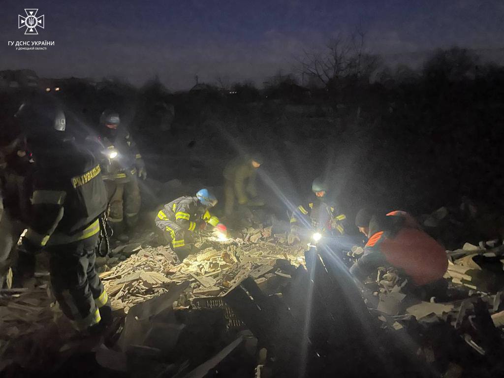 Обстріл Гірника. Військові показали, як розбирають завали