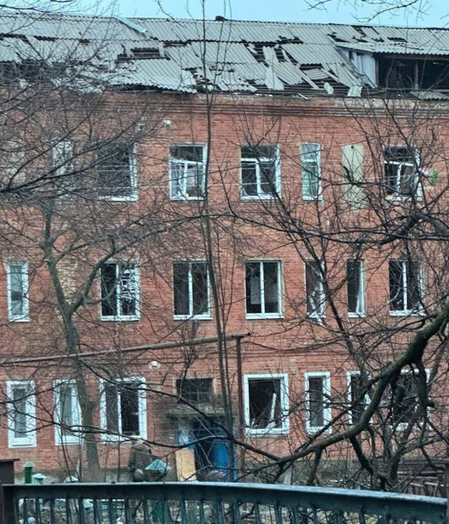 Опубліковано нові фотографії з Курахового на Донеччині, куди вночі прилетіло сім російських ракет