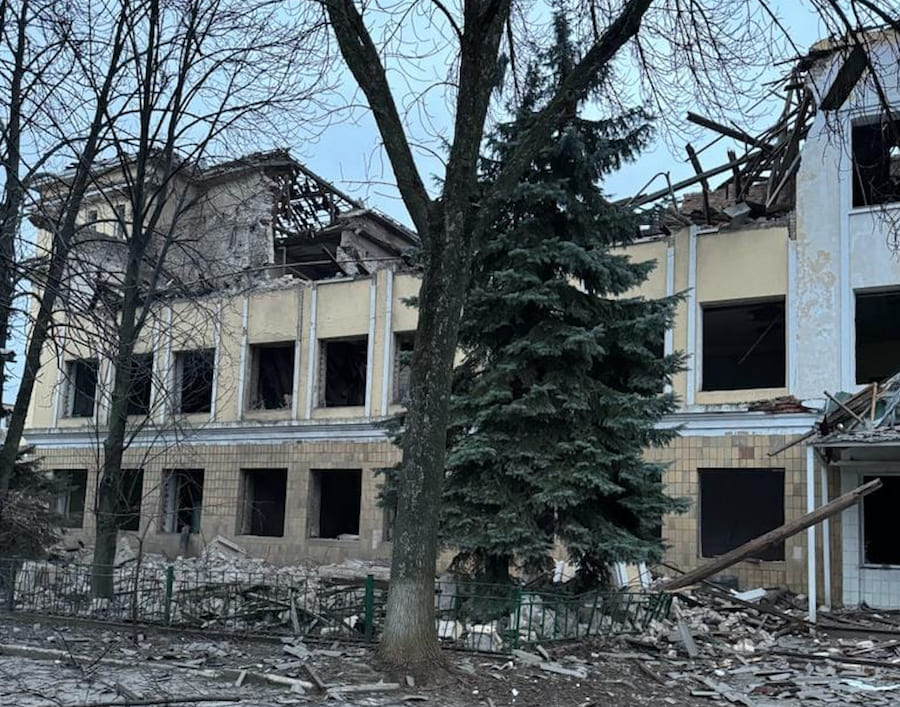 Опубліковано нові фотографії з Курахового на Донеччині, куди вночі прилетіло сім російських ракет