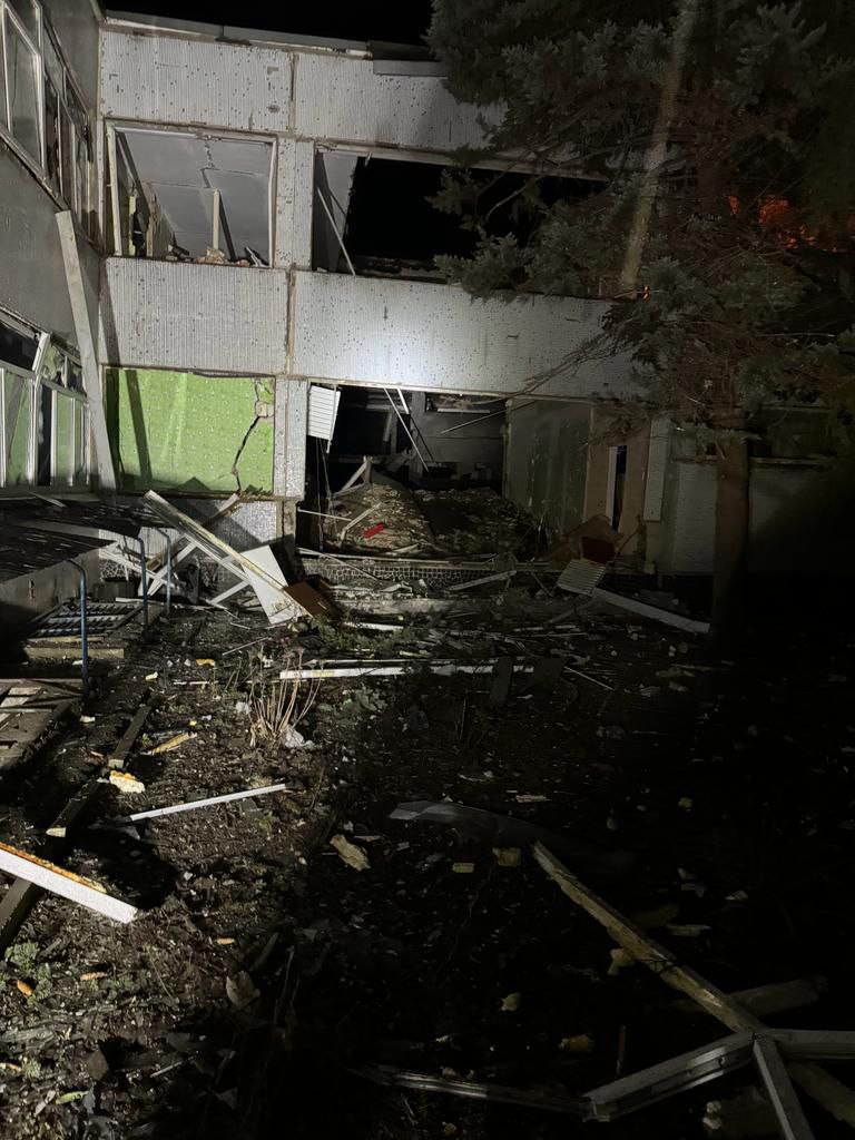Нічний обстріл Курахового. Опубліковані фотографії руйнувань