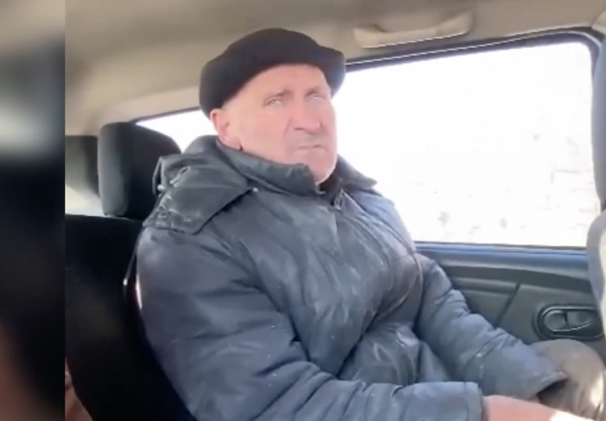 З прифронтової Макіївки вивезли трьох цивільних, чий родич загинув під час учорашнього обстрілу села. Опубліковано відео