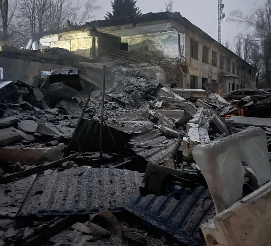 Мирноград на Донеччині знову зазнав ракетної атаки росіян. Опубліковано фотографії наслідків