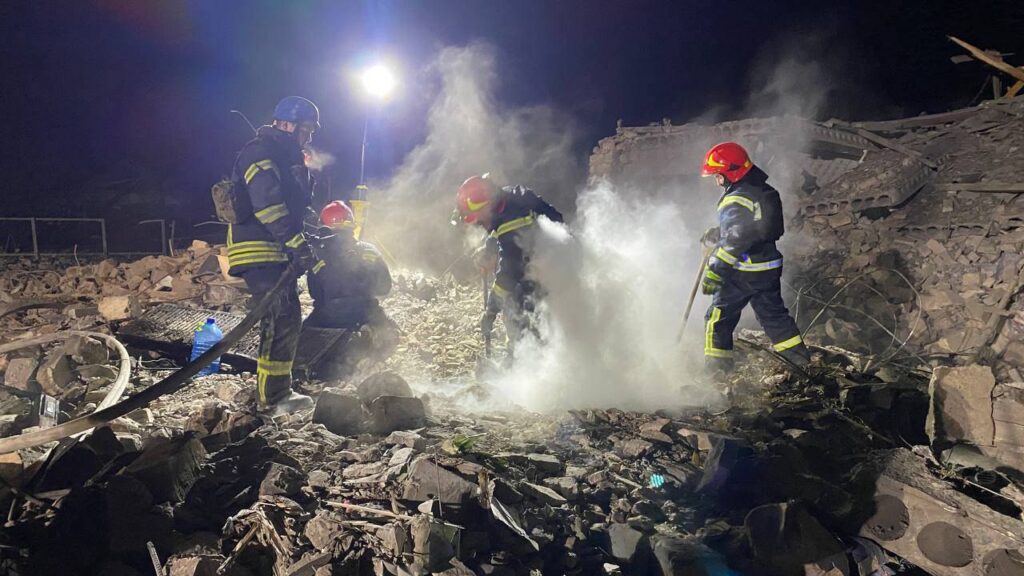 Обстріл Покровського району. Опубліковані кадри з місця влучання російської ракети