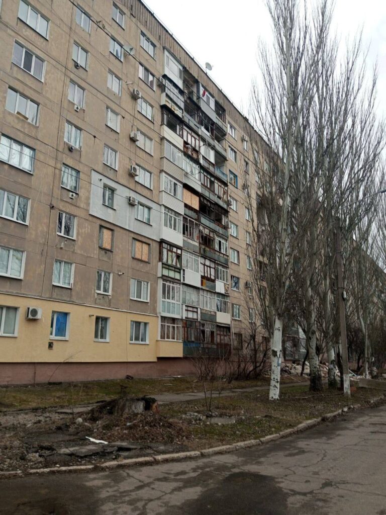 У Рубіжному показали будинок, у якого два місяці тому впала стіна