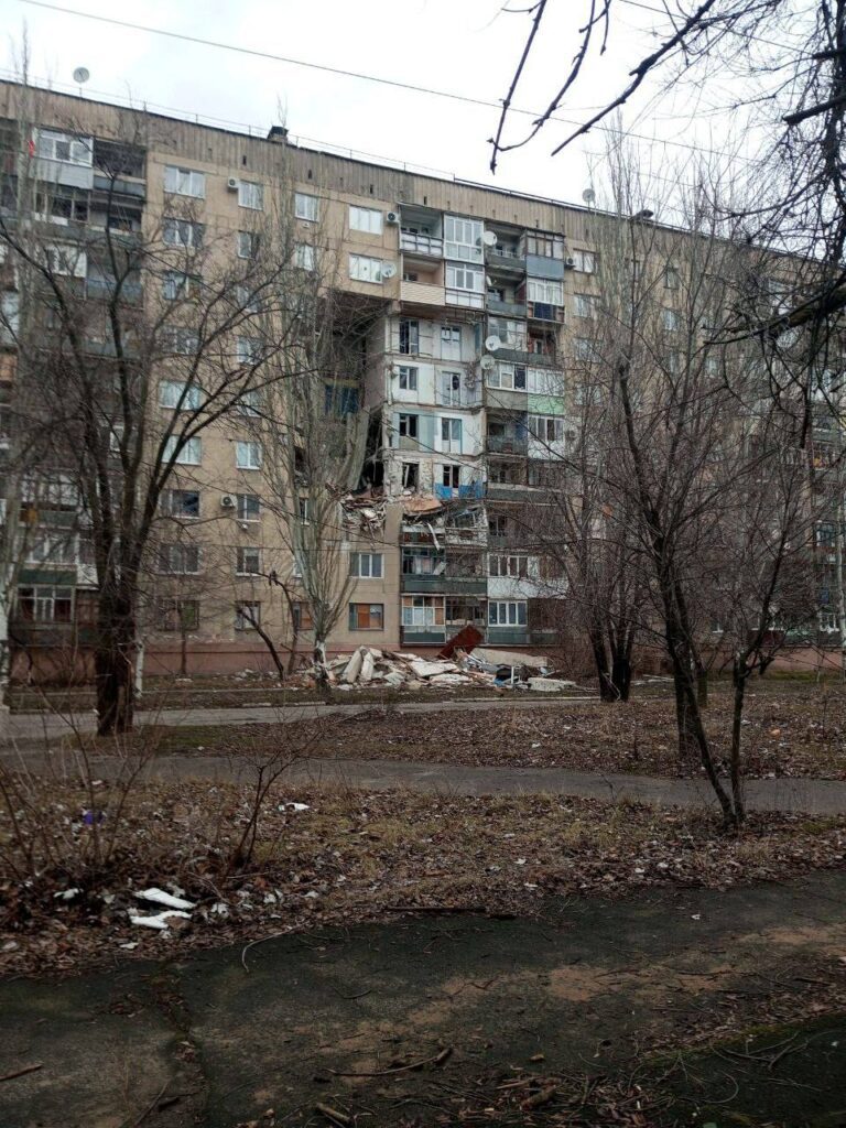 У Рубіжному показали будинок, у якого два місяці тому впала стіна