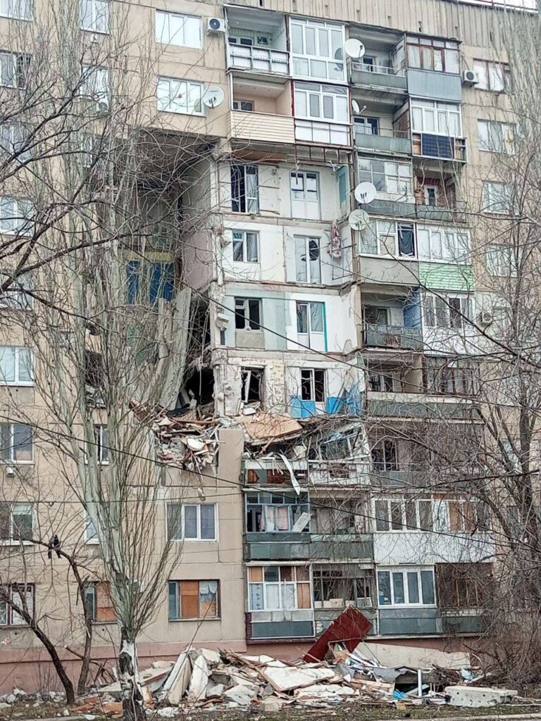 У Рубіжному показали будинок, у якого два місяці тому впала стіна