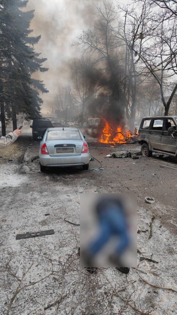 Обстріл Донецька. Місцеві жителі повідомляють про загиблих та публікують відео наслідків