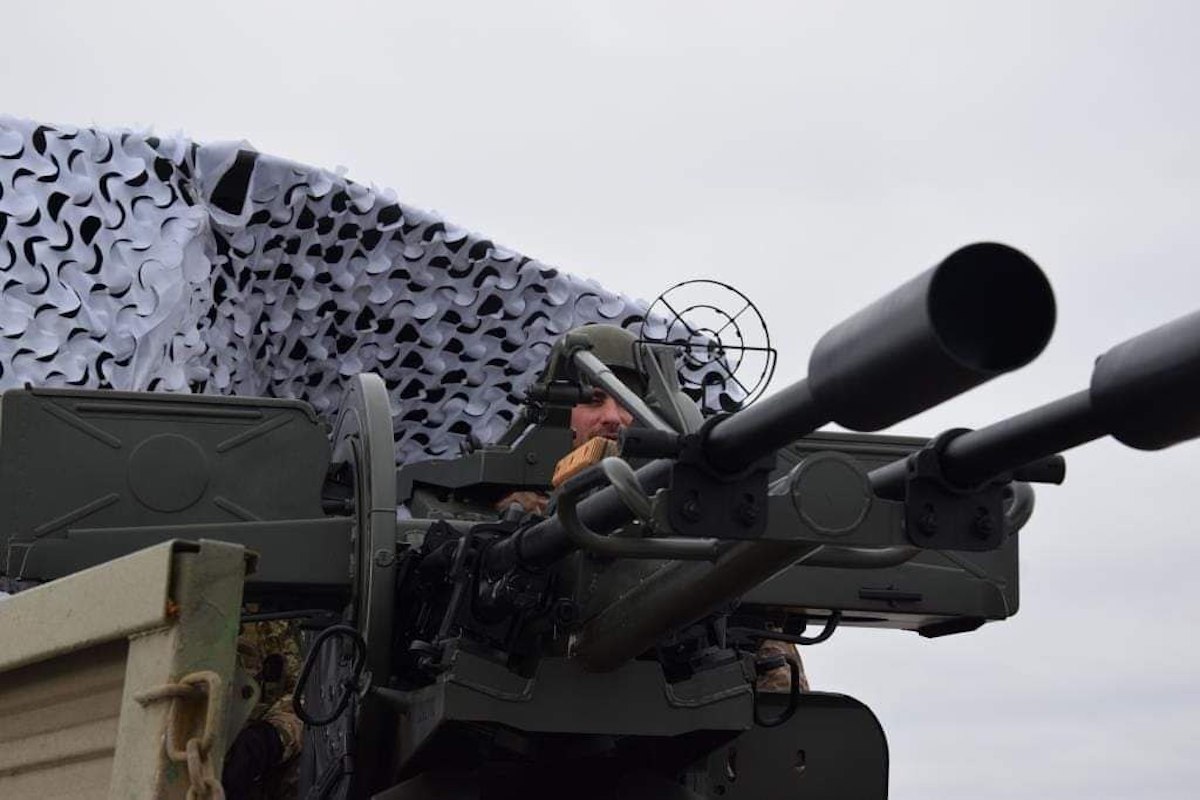 На Луганщині окупанти ведуть штурми на двох напрямках, активно застосовуючи FPV-дрони, — ОВА