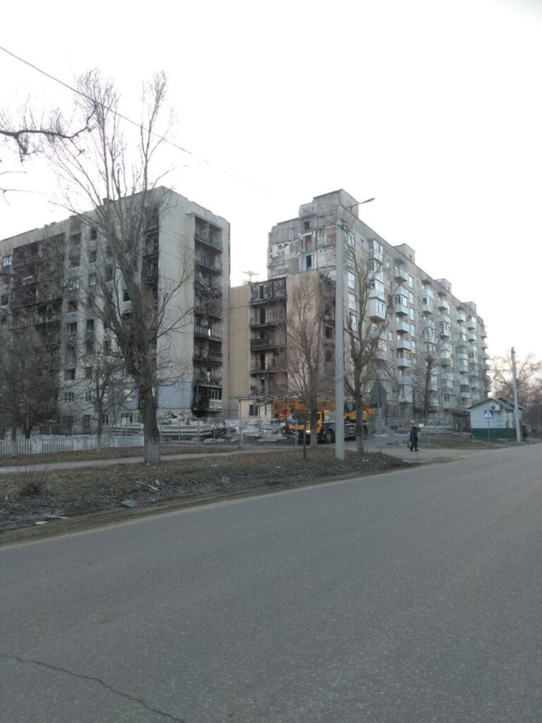 У Сєвєродонецьку частково зносять багатоповерхівку