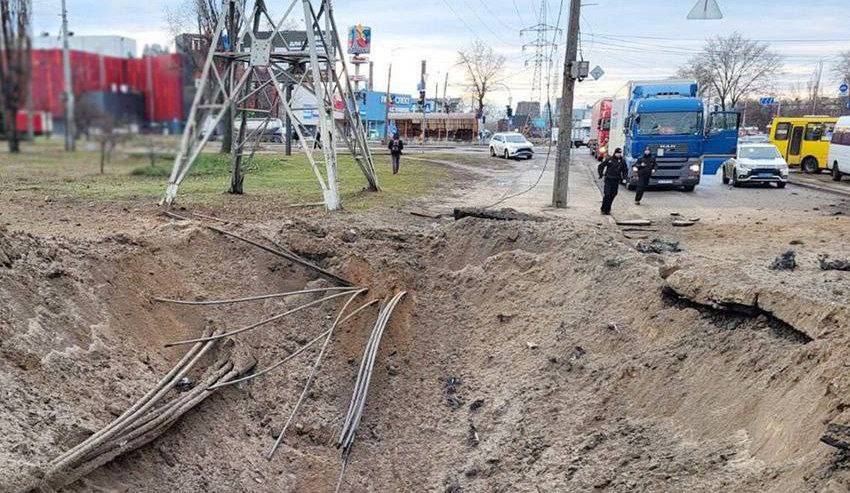 Ракетна атака на Київ. З’явилися фотографії наслідків влучань