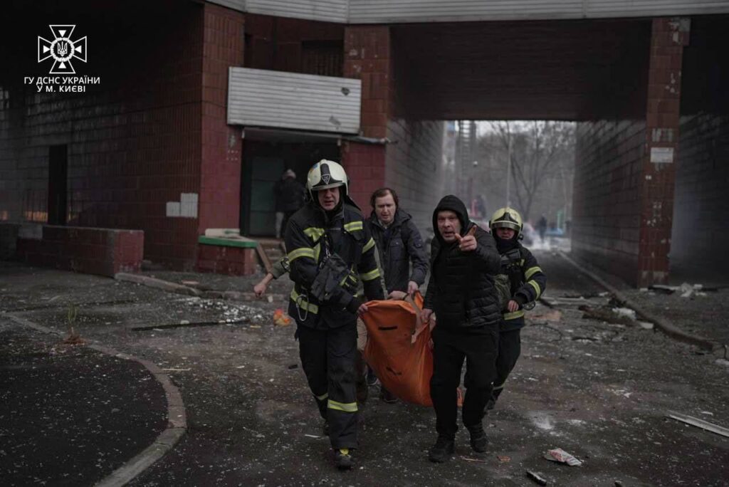 Ракетна атака на Київ. З’явилися фотографії наслідків влучань