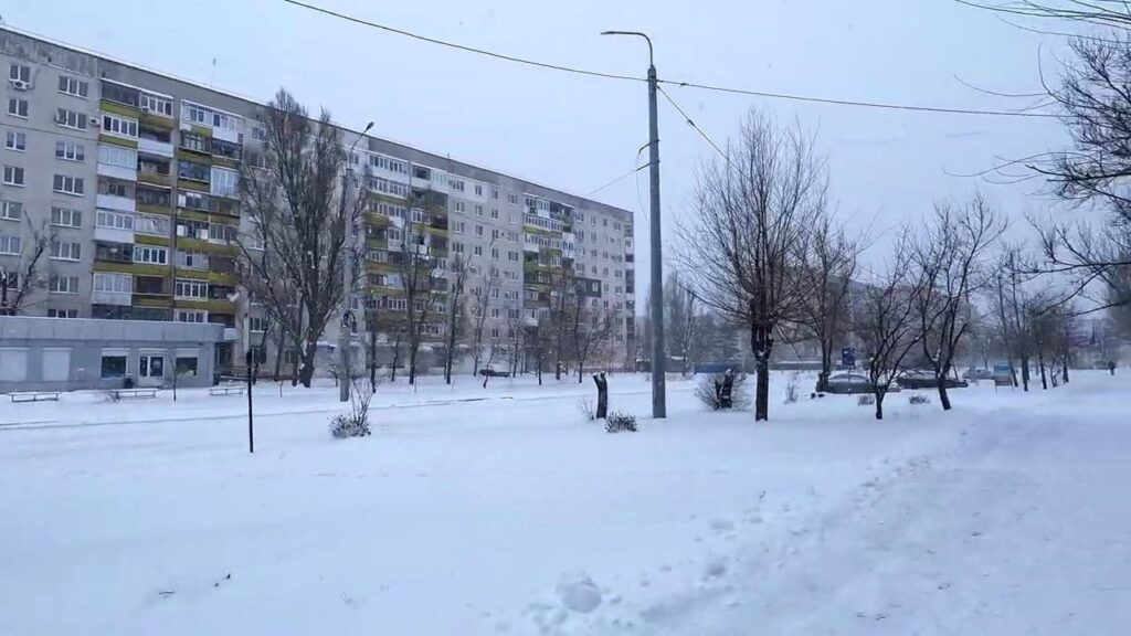 Жителі Сєвєродонецька показали, як виглядає місто в сніжну погоду