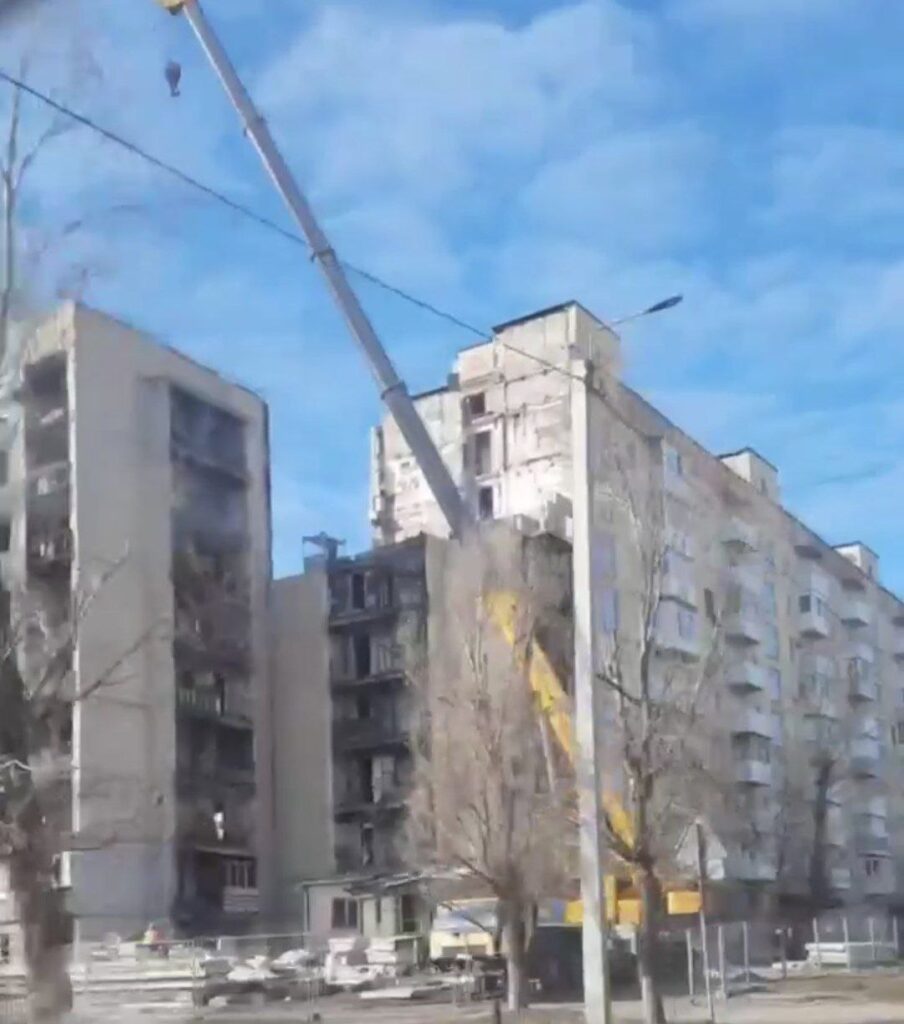 У Сєвєродонецьку частково зносять багатоповерхівку