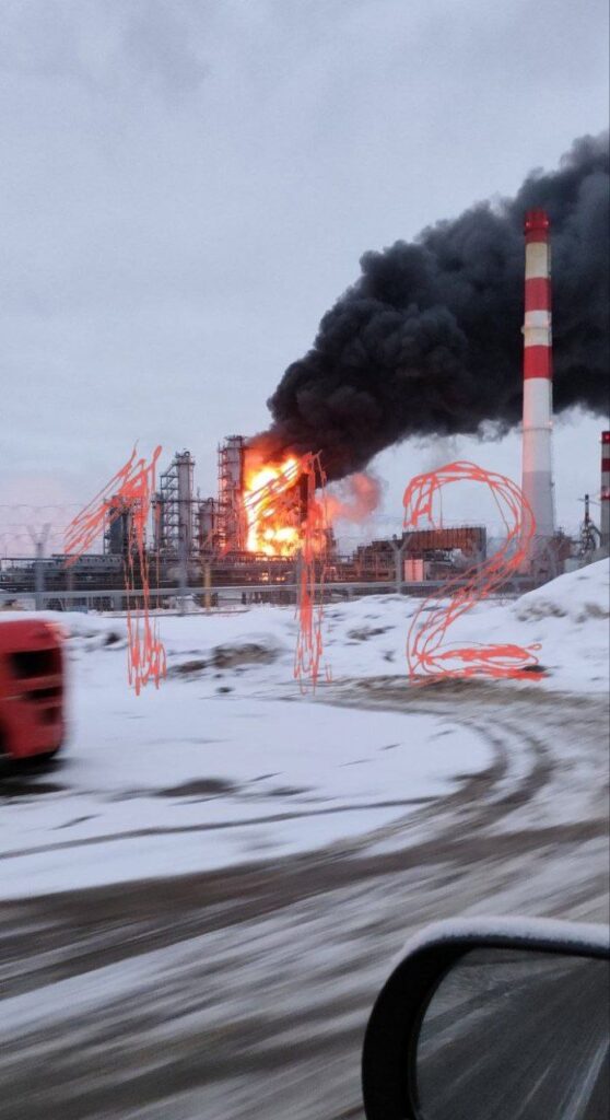 З’явилися кадри пожежі на нафтобазі в Орлі та Нижегородській області