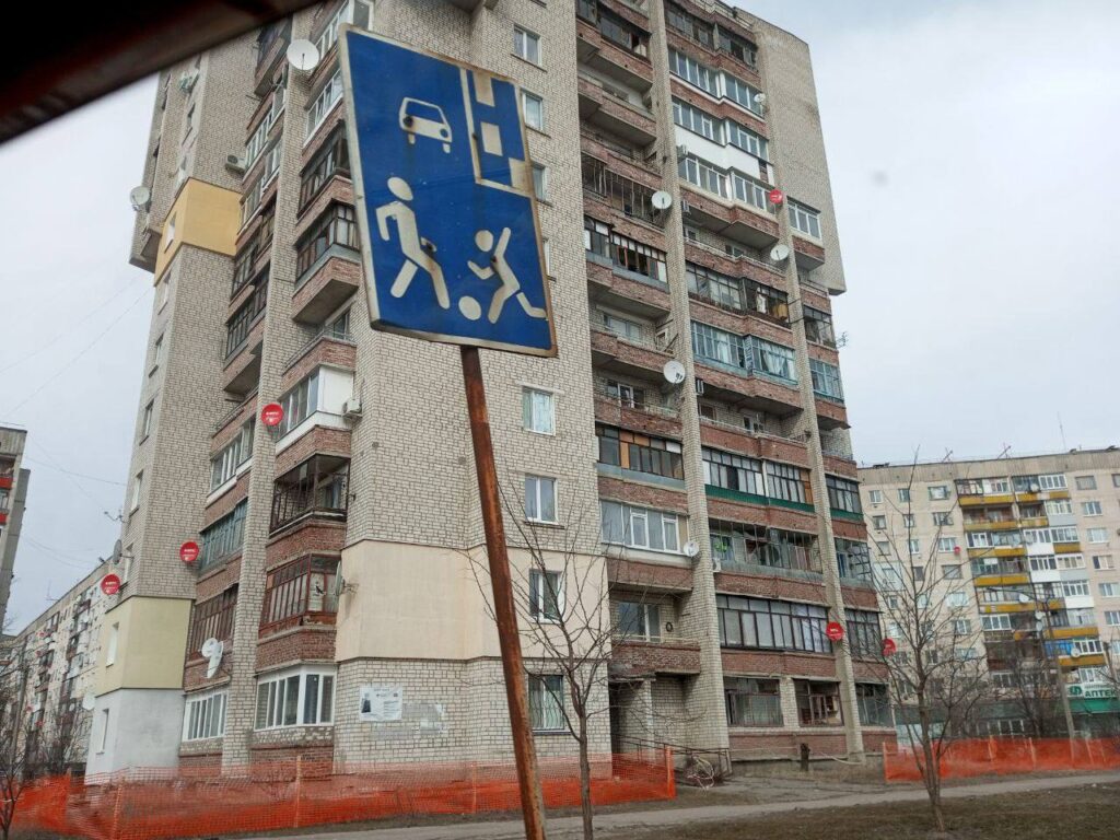 Єдині яскраві кольори — супутникові тарілки. З’явилися свіжі фотографії окупованого росіянами Рубіжного