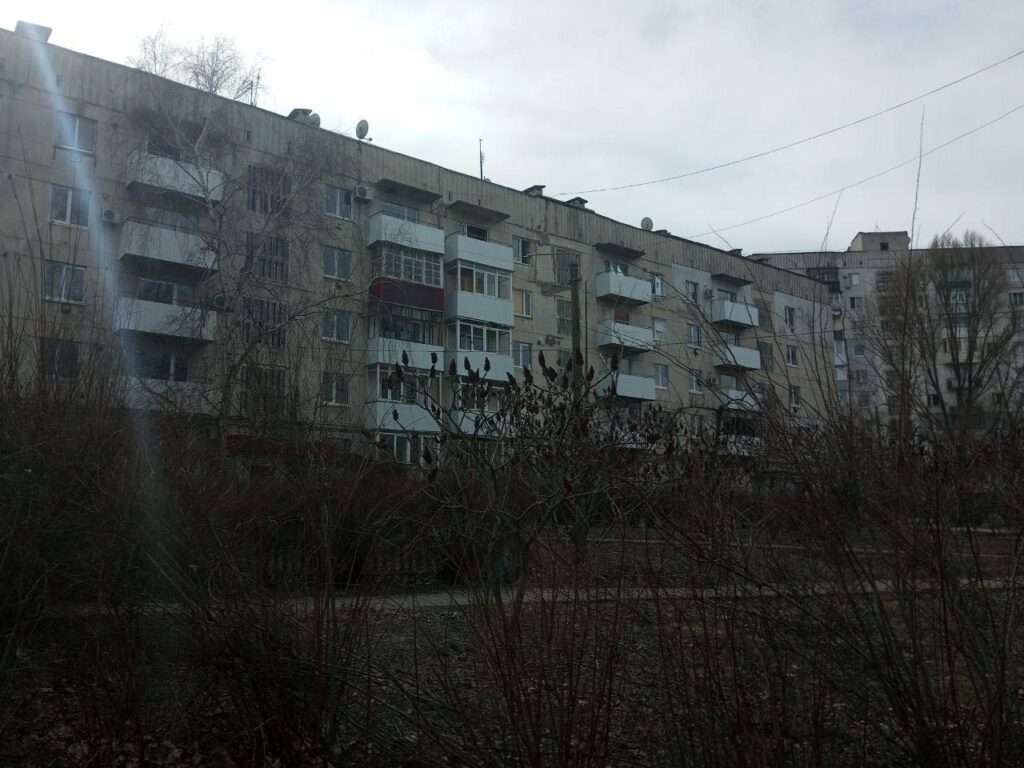 Єдині яскраві кольори — супутникові тарілки. З’явилися свіжі фотографії окупованого росіянами Рубіжного