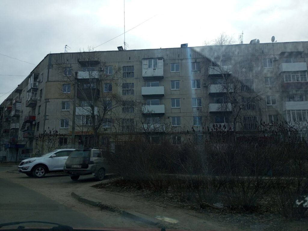 Єдині яскраві кольори — супутникові тарілки. З’явилися свіжі фотографії окупованого росіянами Рубіжного