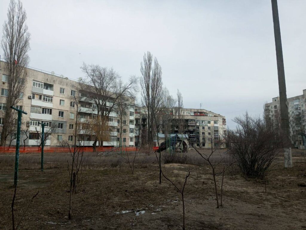 Єдині яскраві кольори — супутникові тарілки. З’явилися свіжі фотографії окупованого росіянами Рубіжного