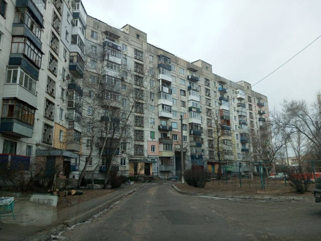 Єдині яскраві кольори — супутникові тарілки. З’явилися свіжі фотографії окупованого росіянами Рубіжного
