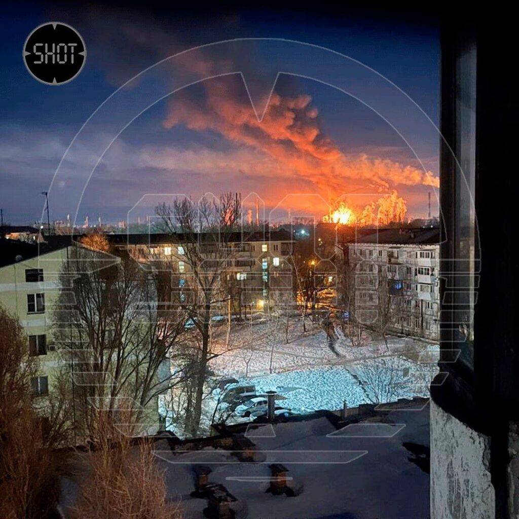 У російській Самарській області горів нафтопереробний завод