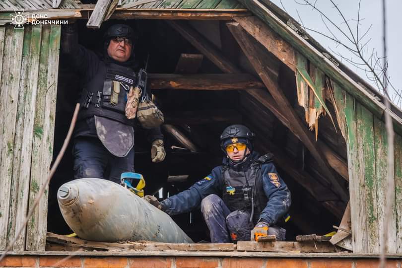 У Костянтинівці на горищі будинку знайшли аіабомбу. Окупанти скинули її з літака, проте вона не розірвалася