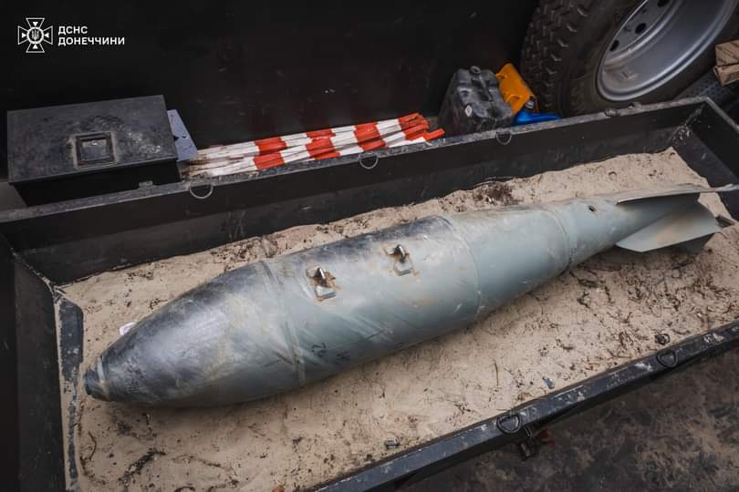 У Костянтинівці на горищі будинку знайшли аіабомбу. Окупанти скинули її з літака, проте вона не розірвалася
