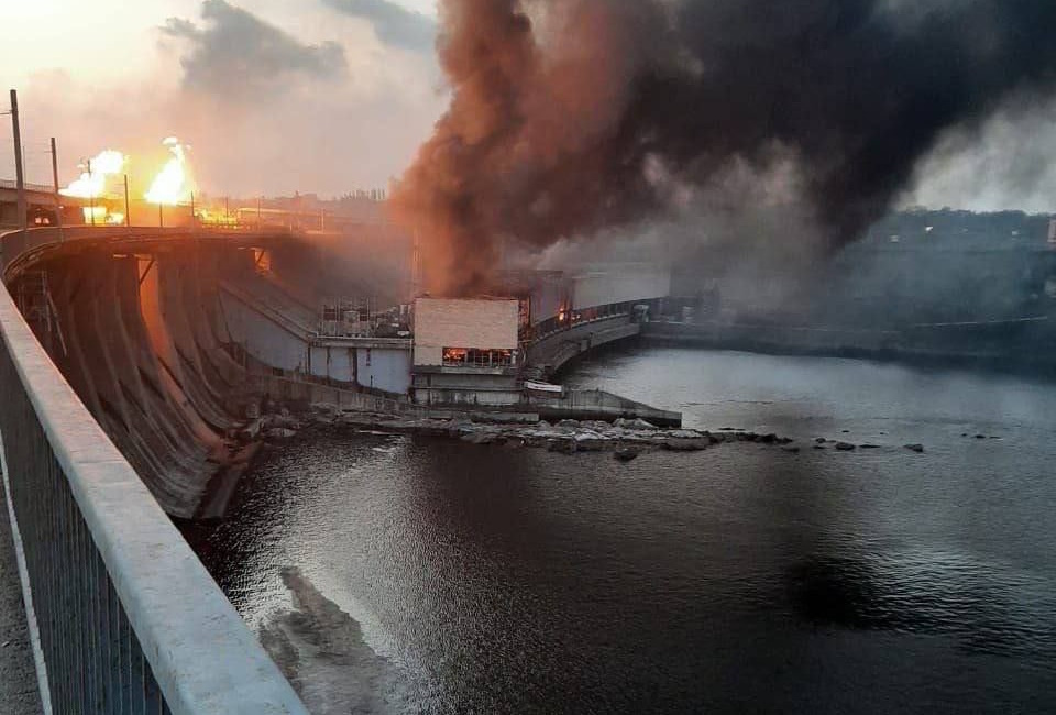 У ДніпроГЕС поцілили 8 російських ракет. Що відбувається на найбільшій в Україні ГЕС