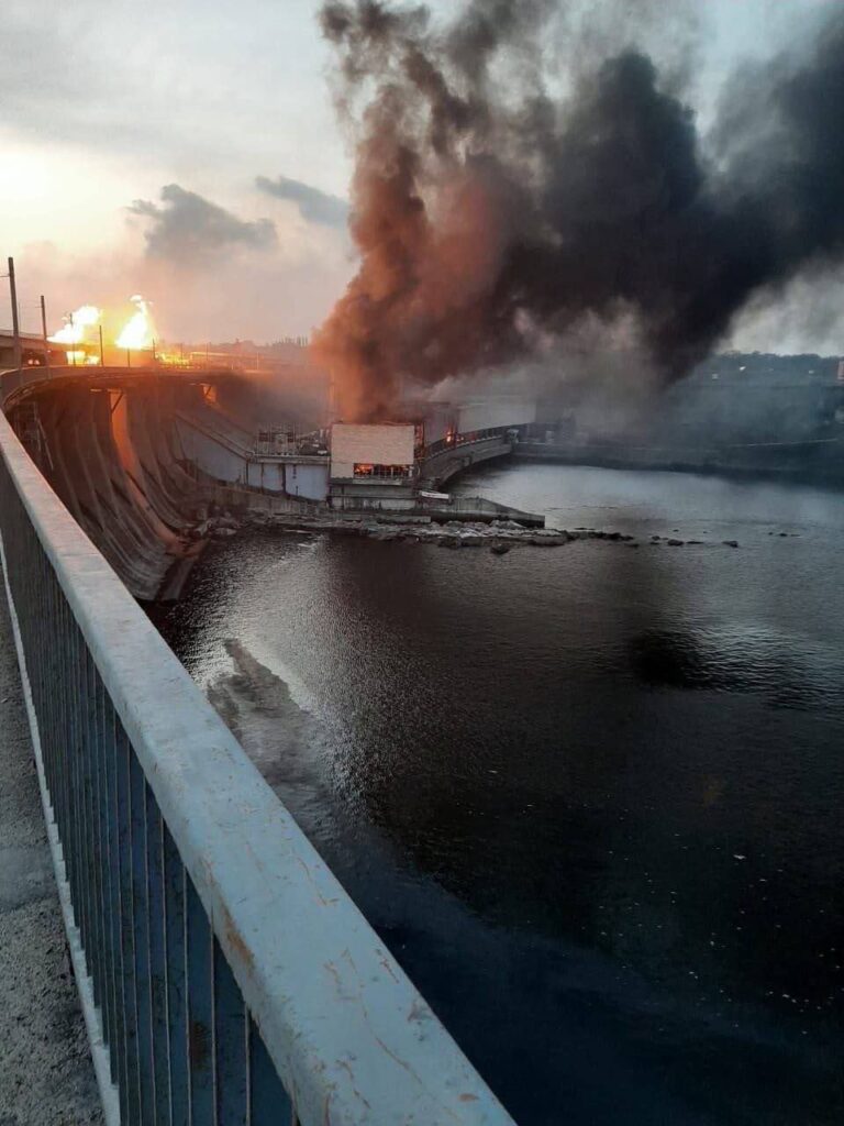 У ДніпроГЕС поцілили 8 російських ракет. Що відбувається на найбільшій в Україні ГЕС