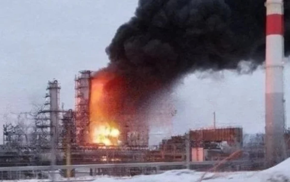 Атаки України вивели з ладу близько 10% нафтопереробних заводів у РФ, — британська розвідка