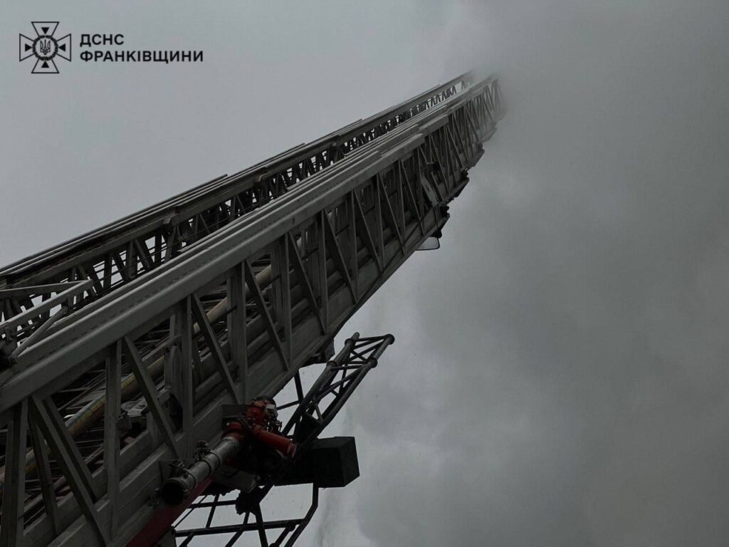 Масований ракетний обстріл по Україні. Опубліковані фотографії наслідків 
