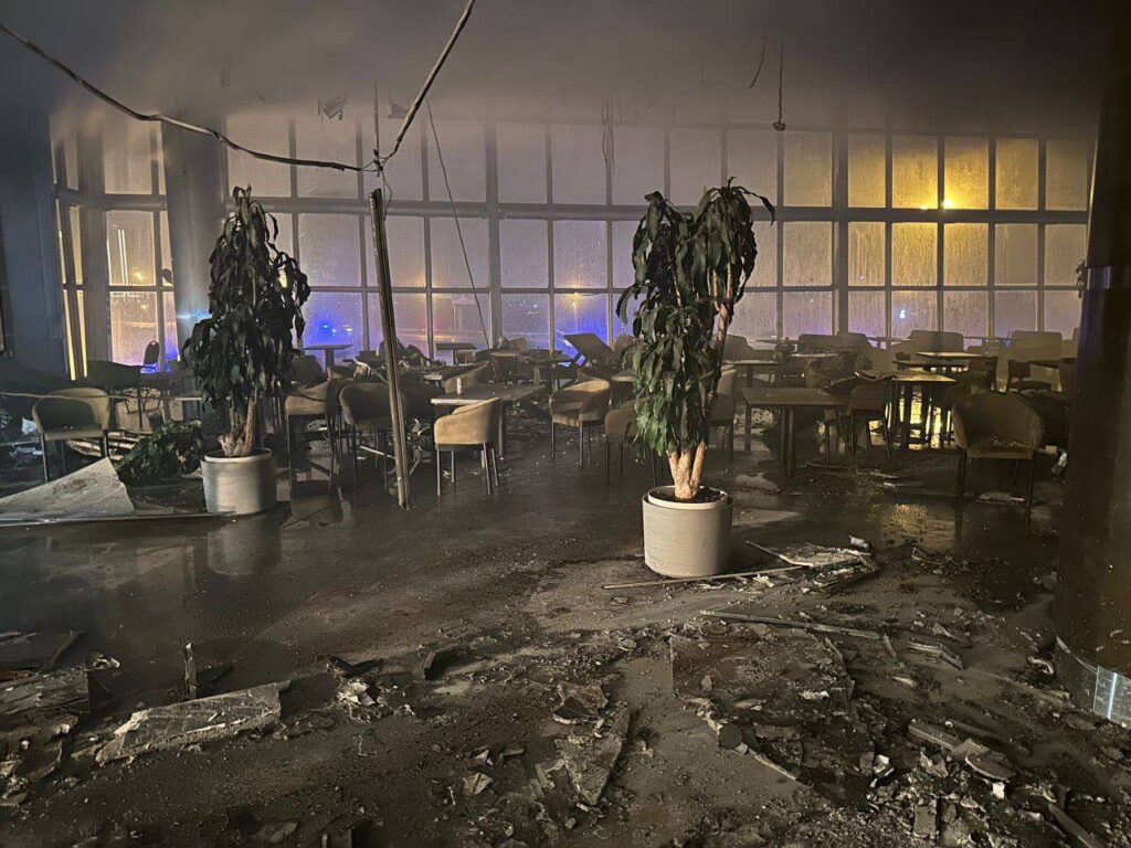 З’явилися фотографії з російського “Крокус Сіті Холу” після пожежі. Відомо про понад 80 загиблих