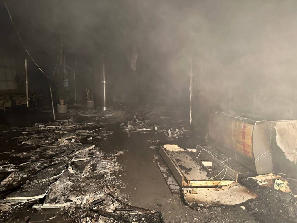 З’явилися фотографії з російського “Крокус Сіті Холу” після пожежі. Відомо про понад 80 загиблих