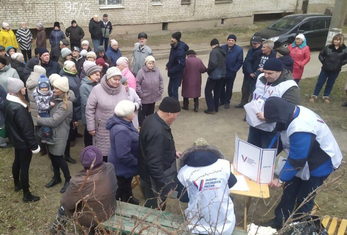 У Сєвєродонецьку та інших прифронтових містах Луганщини вибори Путіна тривали сім днів безперервно