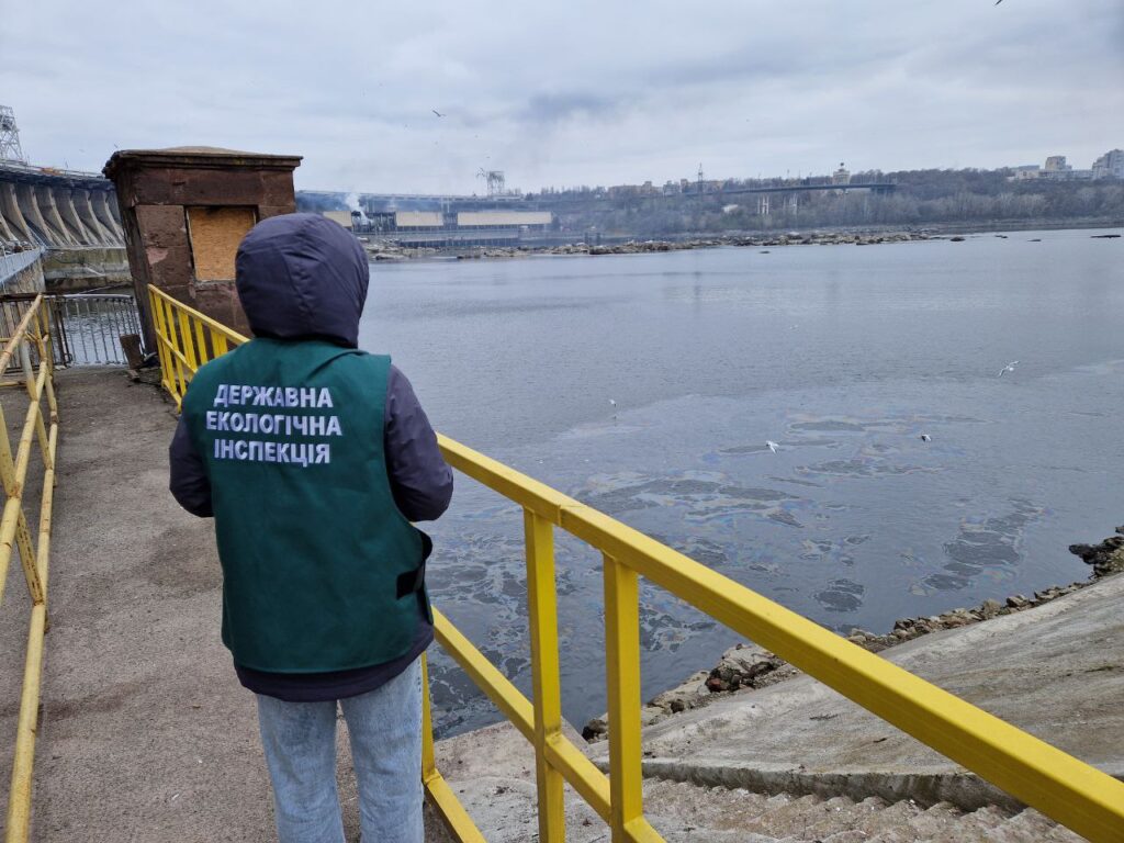 У ДніпроГЕС поцілили 8 російських ракет. Що відбувається на найбільшій в Україні ГЕС
