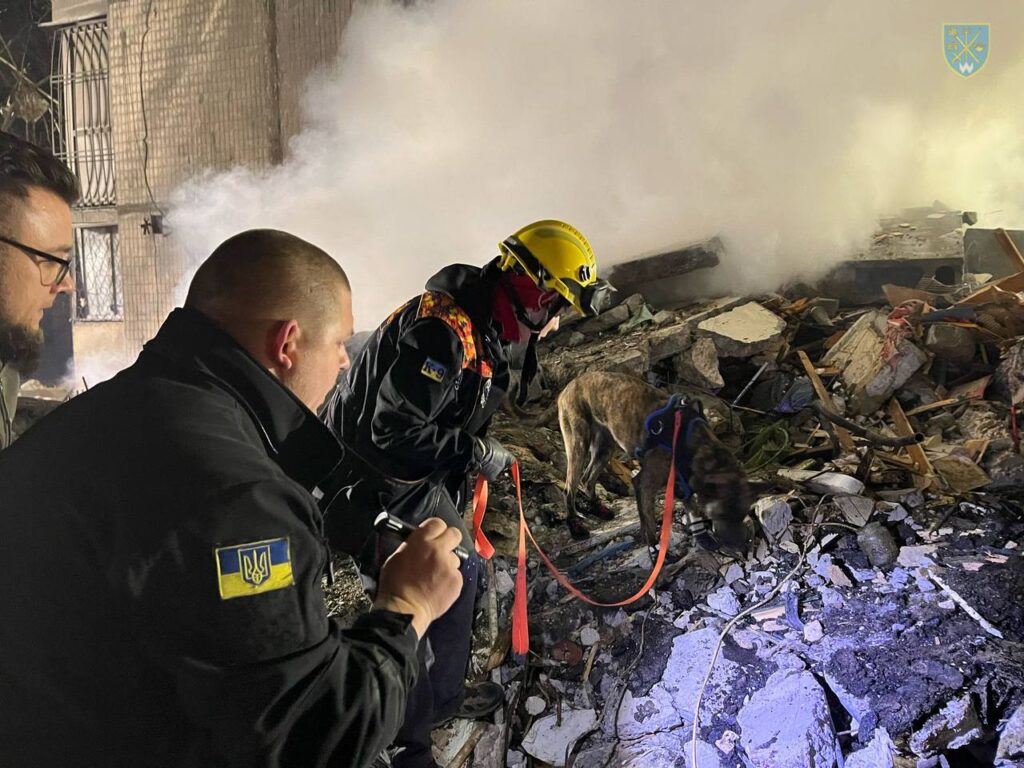 Атака на Одещину. Опубліковані фото та відео влучання російського БПЛА у багатоповерхівку