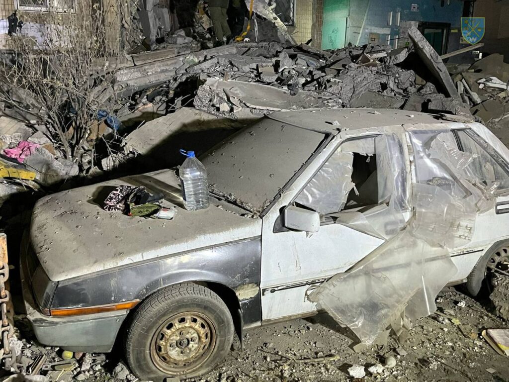 Атака на Одещину. Опубліковані фото та відео влучання російського БПЛА у багатоповерхівку