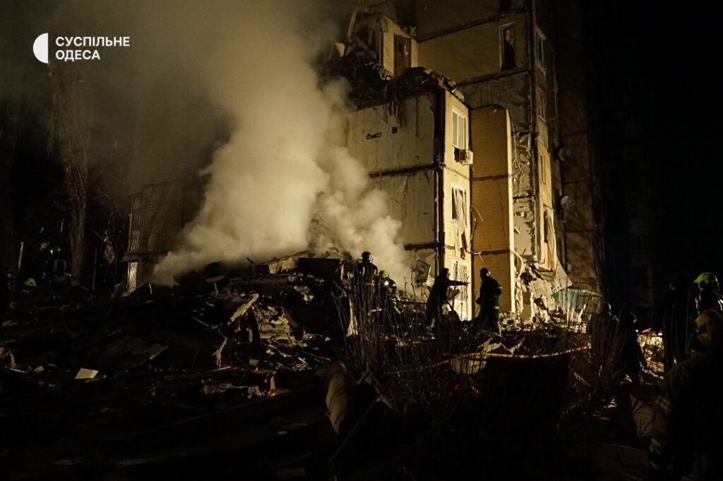 Атака на Одещину. Опубліковані фото та відео влучання російського БПЛА у багатоповерхівку