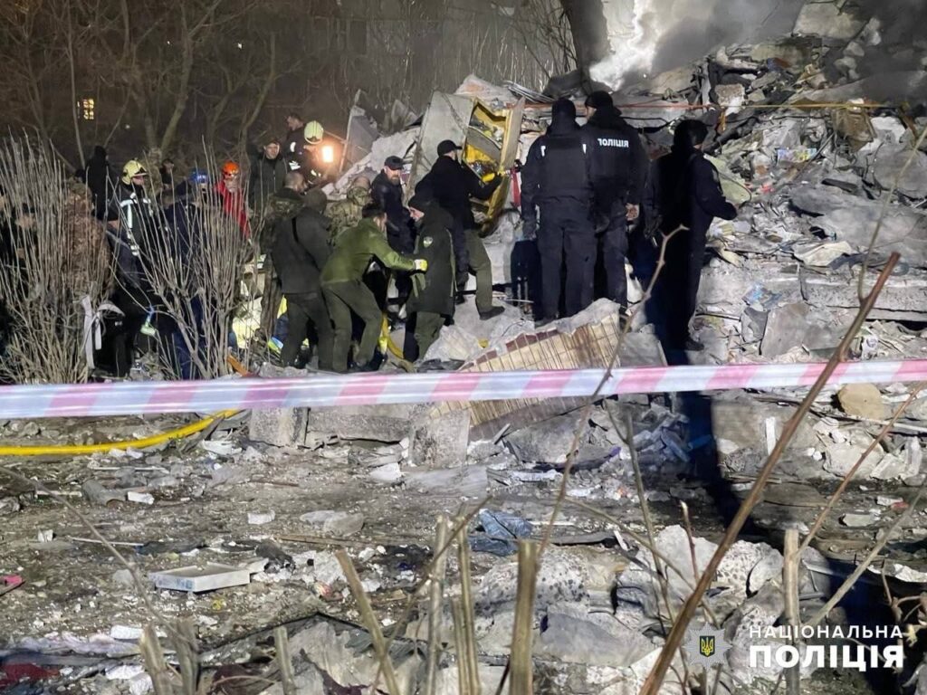Атака на Одещину. Опубліковані фото та відео влучання російського БПЛА у багатоповерхівку