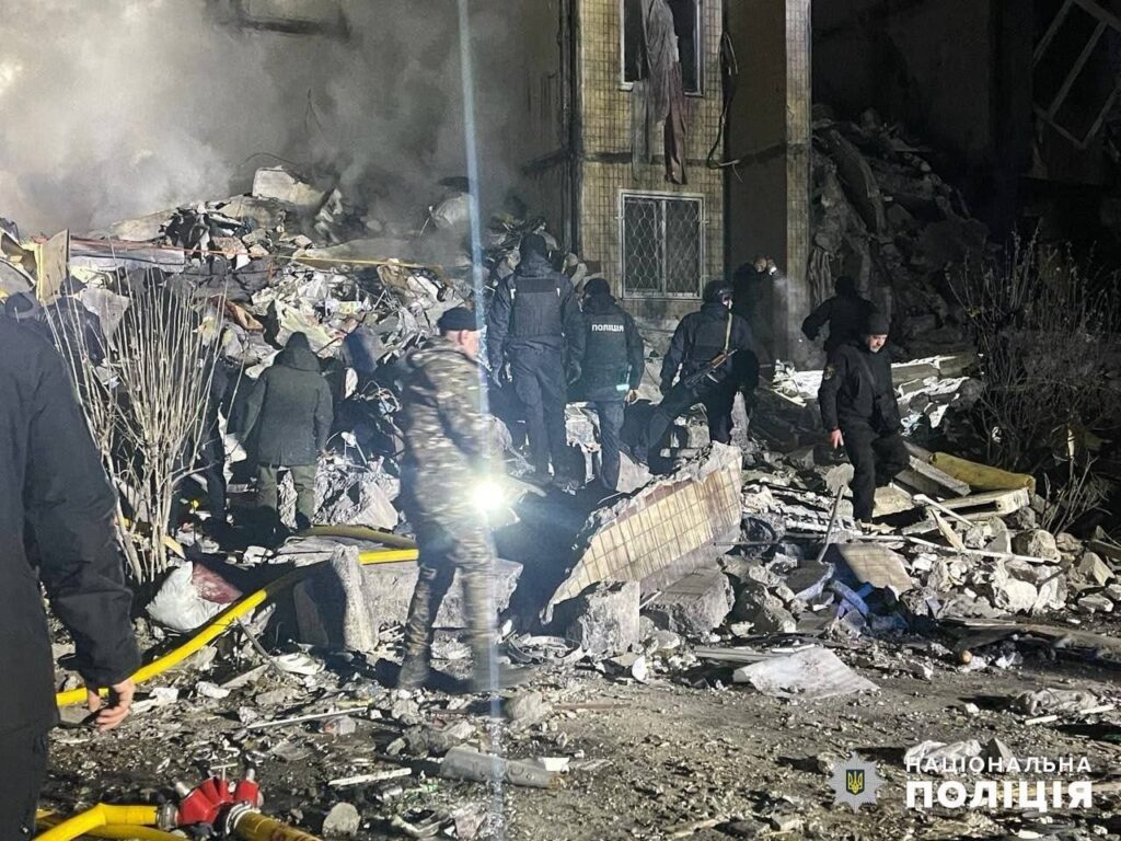 Атака на Одещину. Опубліковані фото та відео влучання російського БПЛА у багатоповерхівку
