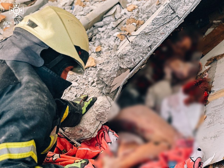 В Одесі виявили тіла жінки та немовляти на місці прильоту дрона росіян