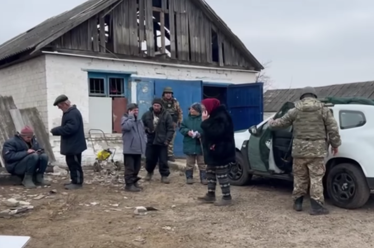 Мешканцям прифронтових сіл Луганщини доставили свіжий хліб і дали можливість зв’язатися з рідними